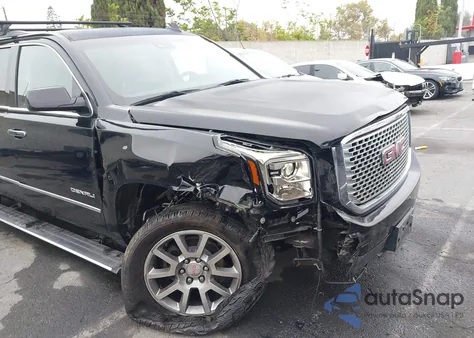 2017 GMC Yukon Xl Denali z USA, uszkodzony, nr VIN 1GKS2HKJ2HR223398